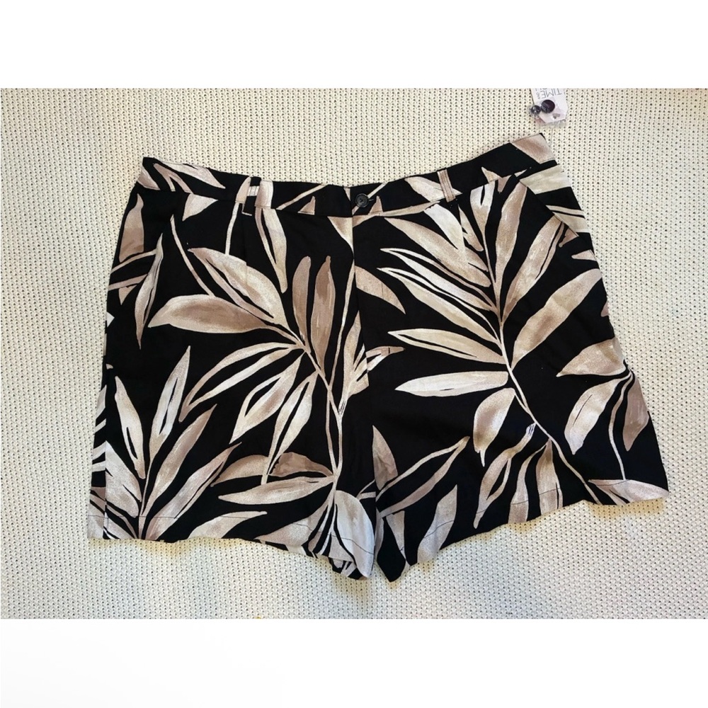 Time and Tru Black and Cream Leaf Pattern Shorts